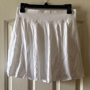 OQQ NWOT Woman’s White 2 in 1 Flowy Versatile Stretchy Flared Mini Skirt size XL